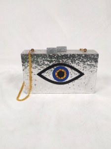 Pochette élégante en résine époxy argentée |   Sac à main de soirée de luxe artisanal le plus vendu pour femmes |   Cadeaux de mariage parfaits, artisanat en résine - Product Image 4