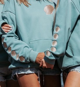 เสื้อฮู้ดผ้าฟลีซปักโลโก้ตามสั่งสำหรับผู้หญิง ลดราคาสุดคุ้ม สวมใส่สบาย น้ำหนักเบา ผลิตจากผ้าฝ้าย 100% เป็นมิตรต่อสิ่งแวดล้อม เหมาะสำหรับฤดูหนาว - Product Image 5