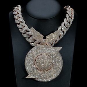 Colgante Vvs Buss Down con Logotipo Personalizado, Diseño 3D de la Tierra, Plata de Ley 925, Completamente Incrustado con Moissanita Deslumbrante - Product Image 2
