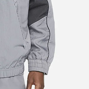 Nouvel ensemble de survêtement streetwear tendance en nylon, deux pièces, avec veste coupe-vent décontractée à col montant et empiècements 2026 - Product Image 5