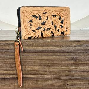 Cartera de mano elegante de cuero genuino hecha a mano para mujer, con nuevo diseño floral en relieve y cierre de cremallera, tarjetero para damas - Product Image 5
