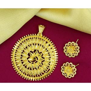 Colgante de cadena y pendientes de aleación de Latón chapado en oro, conjunto de joyería tradicional de diseño de exportación - Product Image 1