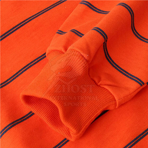 เสื้อสเวตเชิ้ตผู้ชายลายทางถักนิตติ้ง คอวี แขนยาว ผ้าฝ้าย 100% โลโก้ด้านหน้า เหมาะสำหรับใส่ลำลองในฤดูหนาวและฤดูใบไม้ร่วง รับผลิตแบบ OEM - Product Image 5