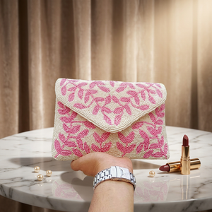 Pochette de soirée rectangulaire rose et blanche, ornée de fleurs perlées faites à la main, style enveloppe, broderie - Product Image 1