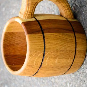Mug en bois de chêne rustique - Product Image 1