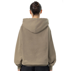Sudadera con capucha oversize de algodón, la más vendida para invierno, con mangas raglán, teñido liso, corte regular, para mujer. - Product Image 2