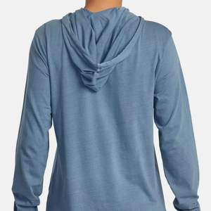 เสื้อฮู้ดดี้ทรงบ็อกซี่แบบขายส่ง OEM พร้อมไหล่ตกและทรงบ็อกซี่แบบมีโครงสร้าง สำหรับแบรนด์สตรีทแวร์ในสหรัฐอเมริกา MOQ ต่ำ - Product Image 2