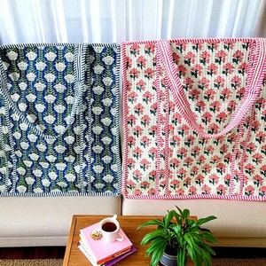 Bolsa Tote de Lujo con Estampado Floral, Hecha en India, Fabricante y Exportador Indio, Colección de Verano, Exterior de Cuero, Forro de Lona - Product Image 3