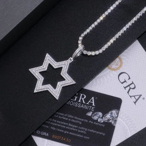 SHRAMAN DIAMOND Collar con Colgante de Plata de Ley 925 Chapado en Oro con Moissanita y Escudo de Estrella de David para Unisex, Lujoso para Fiestas - Product Image 3