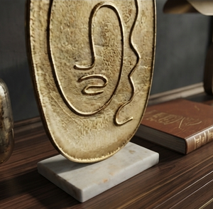 Sculpture en métal doré, figurine humaine, objet de décoration intérieure, artisanat en métal, statue de homme faite à la main, sculpture humaine décorative pour la maison - Product Image 3