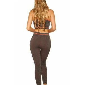 Ensemble de yoga pour femmes, doux au toucher, sans coutures, offrant un soutien extensible et un style élégant qui vous garde au confort tout au long de chaque mouvement. - Product Image 3