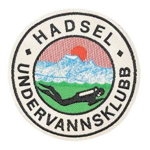Patch tissé en forme de poisson avec motif paysage montagneux, pliable en deux, en tissu auto-adhésif pour étiquette de vêtement - Product Image 5
