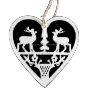 Coeur décoratif suspendu en fer avec revêtement en poudre blanche fini pour la décoration de la maison et d'autres décorations de Noël - Product Image 2