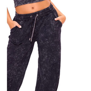 Joggers amples délavés à l'acide pour femmes, 100 % coton biologique, pantalons de survêtement évasés pour femmes avec strass et personnalisation de la marque - Product Image 4
