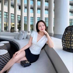 Blusa Elegante de Manga Abullonada Blanca con Cuello en V para Mujer, con Detalles de Encaje, Top de Moda de Verano - Product Image 2