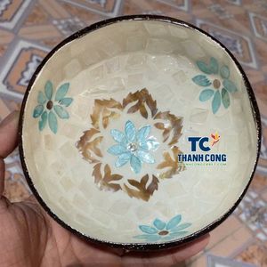 Cuenco de Cáscara de Coco Artesanal al por Mayor con Incrustaciones Geométricas de Madreperla Premium, Cuenco de Recuerdo Tradicional de Concha de Perla - Product Image 1