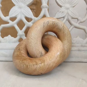 Adornos de pared personalizados hechos a mano con cadena entrelazada, decoración para el hogar, artículo de resina, cadena acrílica adorable para decoración de habitaciones, venta al por mayor. - Product Image 1