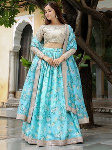 Robe de demoiselle d'honneur en satin à imprimé floral avec chemisier brodé et dupatta, coupe trapèze, longueur ras du sol, manches longues, col rond, taille naturelle - Product Image 3