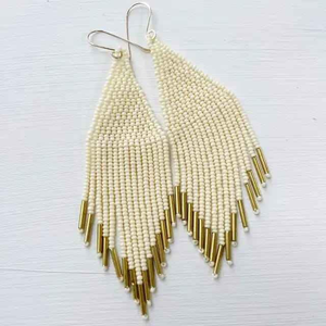 Pendientes con perlas bordadas en forma de corazón con material de cuentas para fiestas y verano para mujeres por MD HANDICRAFTS. - Product Image 1