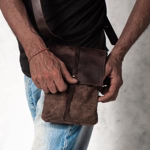 Sac bandoulière en cuir et toile imperméable durable, sac de poitrine décontracté, sac de voyage extérieur, sac à bandoulière zippé, design tendance LCSB-0007 - Product Image 4