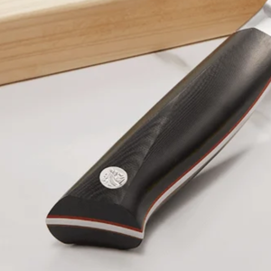 Ensemble de couteaux de cuisine professionnels avec lames de chef, Santoku et utilitaires, manches ergonomiques noirs et aiguiseur pour la cuisine à domicile - Product Image 6