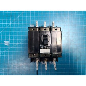 Protecteur de circuit 3 pôles Fuji CP33E/15, utilisé comme pièce détachée pour équipement semi-conducteur d'époque - Product Image 5