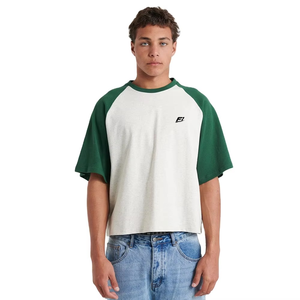 เสื้อยืดทรงบ็อกซี่ผู้ชายแบบสั่งทำพิเศษ ผ้าฝ้าย 300gsm ทรงโอเวอร์ไซส์ สไตล์ฮิปฮอป สีพื้น ตัดต่อสี ทรงหลวม สตรีทแวร์ ขายส่ง ผู้ผลิตจากสหรัฐอเมริกา - Product Image 1