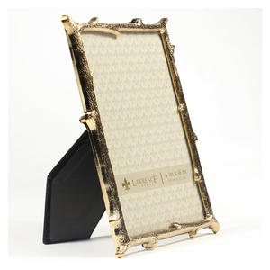 Marco de Fotos Metálico Ultra Lujoso con Acabado Mate para Mesa y Pared – Decoración Moderna y Minimalista para el Hogar y la Oficina - Product Image 4