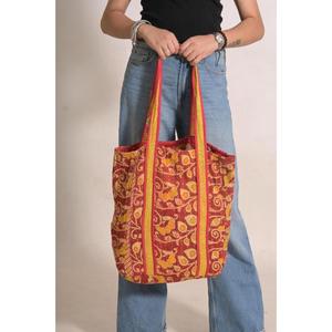 Sac fourre-tout Kantha floral fait main, sac à bandoulière vintage en coton, réutilisable, durable, unisexe, pour les courses et le quotidien - Product Image 1
