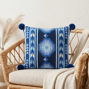 Housse de coussin lombaire en coton bleu Kilim avec motif d'inspiration turque pour canapé-lit et coin lecture - Product Image 1