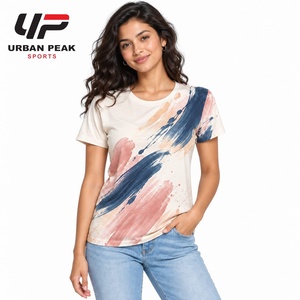 Camiseta refinada para mujer con tejido de algodón compacto, manga corta, proporciones equilibradas y construcción elegante para uso casual. - Product Image 1