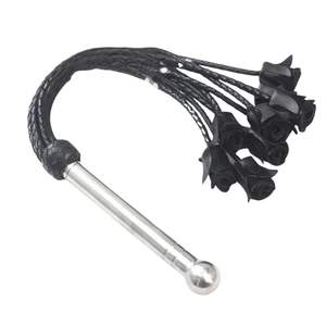 Flogger de Cuero de Oveja Premium con Cadenas de Múltiples Hilos y Hebilla de Acero para Juegos de Impacto - Product Image 1