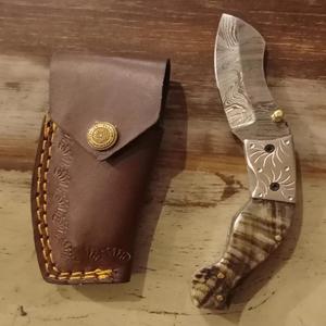 Cuchillo Plegable Personalizado de Damasco con Mango de Asta de Ciervo, Cuchillo de Bolsillo con Punta Caída y Bloqueo Liner Lock, Cuchillos Utilitarios para Exteriores, OEM EDC al por Mayor 2026 - Product Image 6