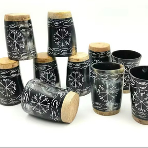 Vaso de lujo hecho de cuerno natural de búfalo y buey, vasos de chupito con base de madera, fabricado por A S Craft Export. - Product Image 4