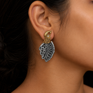 Pendientes colgantes Jhumka bohemios indios con forma de animal, chapados en oro de 18 quilates y circonitas, con engaste de bisel, en plata antigua, disponibles con MOQ para mujer. - Product Image 2