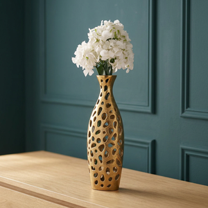 Vase de table moderne en métal doré avec design ajouré pour la décoration intérieure - Product Image 3