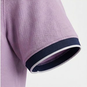 Polo à manches courtes pour homme, couleur violette, tricot uni, coupe décontractée, col et poignets à bordure marine - Product Image 6