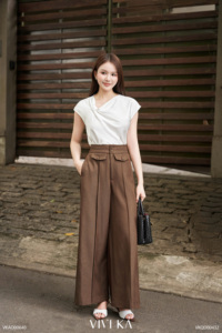 กางเกงขายาวทรงหลวมเอวสูงสีน้ำตาลสำหรับผู้หญิง สไตล์เรียบหรู ใส่ทำงานได้ ผลิตจากโพลีเอสเตอร์ผสมสแปนเด็กซ์ รุ่น OWEN - Product Image 2