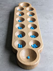 Jeu de société Mancala en bois au design décoratif pour tables basses, salles de jeux et accessoires de maison - Product Image 6