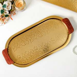 Bandeja de Servir Moderna Multifuncional con Diseño Floral en Metal Dorado, Plato para Postres de Boda, Asas de Madera, Texturizado, Decorativo, Artesanal - Product Image 1