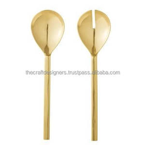 Serveur à salade en métal à manche fin et raffiné, idéal pour les cuisines minimalistes élégantes et les présentations de table sophistiquées - Product Image 2