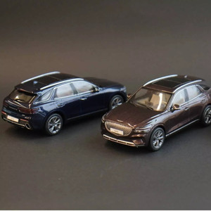 Modèle miniature de voiture Hyundai Genesis GV70 à l'échelle 1:43 en métal moulé sous pression - Product Image 2