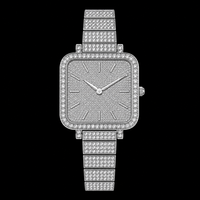 Montre bracelet élégante et scintillante pour femme en acier inoxydable argenté, mouvement à quartz, avec cadran carré et lunette pavée de cristaux de luxe