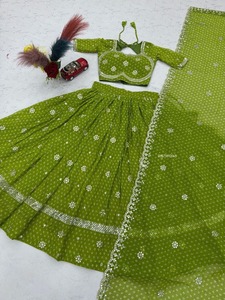 Conjunto de Lehenga Choli de Georgette Verde con Estampado Floral, Traje Tradicional Indio para Bodas, Lehenga Larga y Holgada para Mujer - Product Image 3
