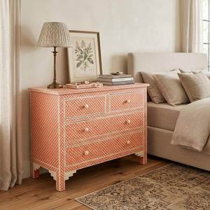 Commode en bois sculptée à la main avec incrustations en os, meuble de rangement élégant d'Inde - Product Image 1