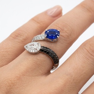 Bague en or 18 carats fiable avec saphir naturel et diamants, idéale pour les propriétaires de boutiques - Product Image 4