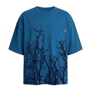 เสื้อยืดไหมพรมพิมพ์ลายขนาดใหญ่ ดีไซน์กราฟิกสะดุดตา ทรงหลวม ระบายอากาศได้ดี แห้งเร็ว สไตล์สตรีทแวร์ลำลองสำหรับผู้ชาย - Product Image 1