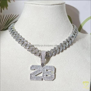 สร้อยคอจี้รูป "1st Lady" สไตล์ฮิปฮอป ประดับเพชรโมอิสซาไนต์  แบบ Iced Out  ของขวัญเครื่องประดับแฟชั่น - Product Image 6