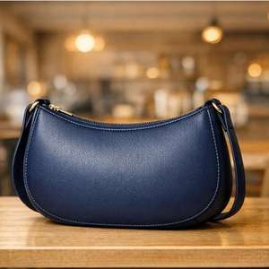 Selon les résultats de la recherche, cet article s'agit d'un sac bandoulière en cuir synthétique violet clair. - Product Image 3