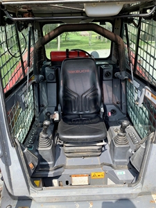 Mini-chargeuse sur chenilles d'occasion TL12R2 avec moteur diesel Kubota certifié EPA, pompe de boîte de vitesses et roulement, 100 % prête à l'emploi - Product Image 3